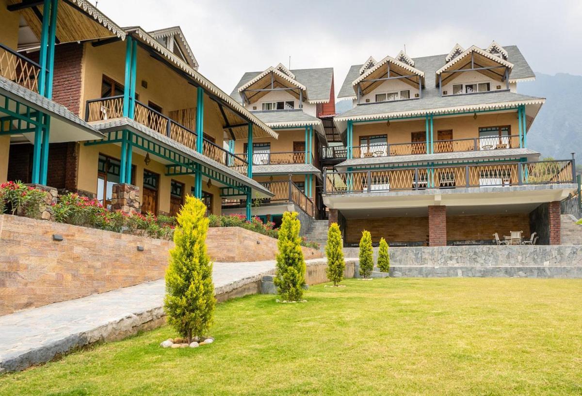 Tiaraa Jujurana Resort T Pathyar Екстер'єр фото