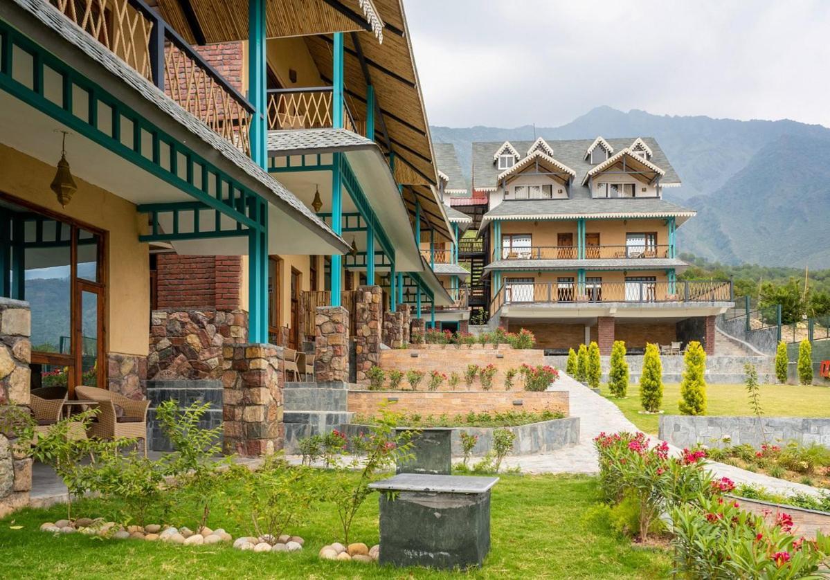 Tiaraa Jujurana Resort T Pathyar Екстер'єр фото