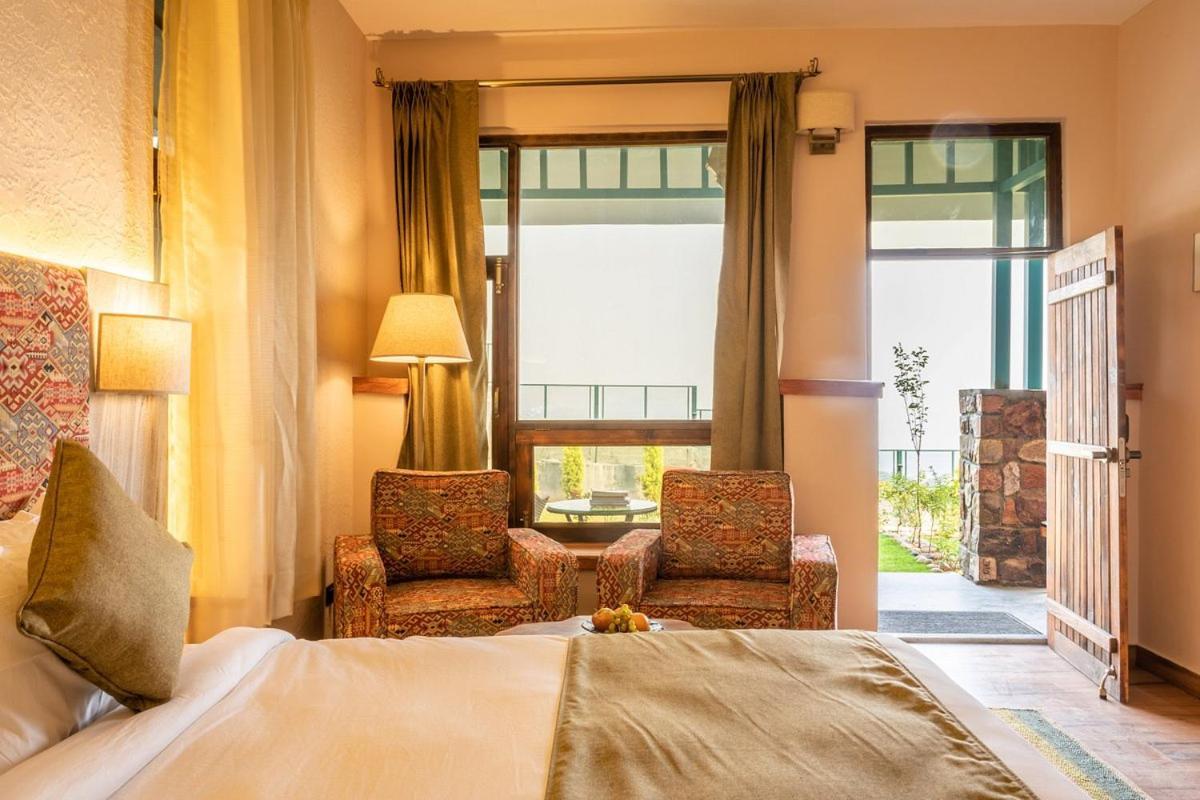 Tiaraa Jujurana Resort T Pathyar Екстер'єр фото